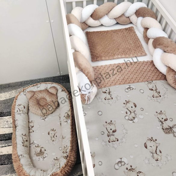 Deluxe Baby babaágynemű garnitúra babafészekkel - 5 részes - Cappuccino - bébi zsiráf