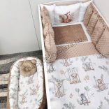 Deluxe Baby babaágynemű garnitúra babafészekkel, Extra párnás rácsvédővel - Dreamland Collection - cappuccino szavanna zsiráf