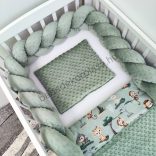 Deluxe Baby 3 részes babaágynemű garnitúra - takaró + párna + fonott rácsvédő - sötét zsályazöld - szafari kölykök II.