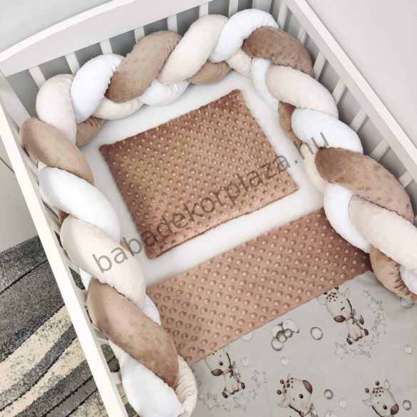 Deluxe Baby 3 részes babaágynemű garnitúra - takaró + párna + fonott rácsvédő - cappuccino - bébi zsiráf