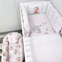   Deluxe Baby babaágynemű garnitúra babafészekkel, Extra párnás rácsvédővel - Dreamland Collection - rózsaszín bébi zsiráf