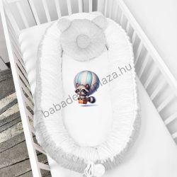   Deluxe Baby többfunkciós babafészek macipárnával, fekvőbetéttel - Minky szürke-fehér - mosómedve hőlégballonban