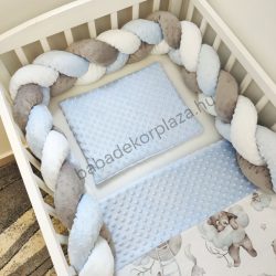   Deluxe Baby 3 részes babaágynemű garnitúra - takaró + párna + fonott rácsvédő - Világoskék - Mackó és barátai a felhők között II.
