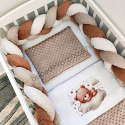   Deluxe Baby 3 részes babaágynemű garnitúra - takaró + párna + fonott rácsvédő - cappuccino - felhőn álmodó maci II.