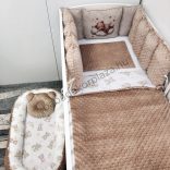 Deluxe Baby babaágynemű garnitúra babafészekkel, Extra párnás rácsvédővel - Dreamland Collection - cappuccino alvó maci