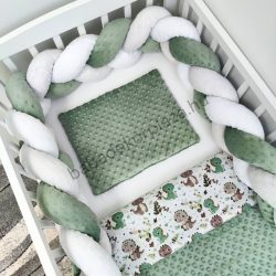   Deluxe Baby 3 részes babaágynemű garnitúra - takaró + párna + fonott rácsvédő - sötét zsályazöld - bébi dínók I.