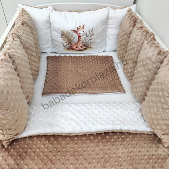 Deluxe Baby Minky babaágynemű garnitúra Extra párnás rácsvédővel - Dreamland Collection - cappuccino szavanna zsiráf