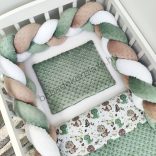 Deluxe Baby 3 részes babaágynemű garnitúra - takaró + párna + fonott rácsvédő - sötét zsályazöld - bébi dínók II.