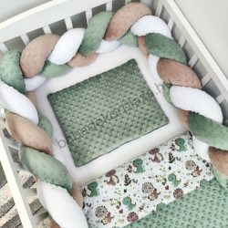   Deluxe Baby 3 részes babaágynemű garnitúra - takaró + párna + fonott rácsvédő - sötét zsályazöld - bébi dínók II.