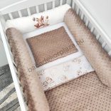 Deluxe Baby babaágynemű garnitúra hengerpárnás rácsvédővel - cappuccino bébi erdei állatok