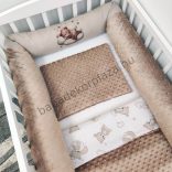 Deluxe Baby babaágynemű garnitúra hengerpárnás rácsvédővel - cappuccino alvó maci
