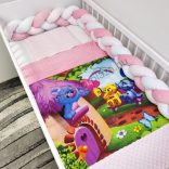 3 részes óriás mintás babaágynemű garnitúra - takaró + párna + fonott rácsvédő - vidám macik II.