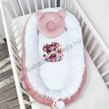 Deluxe Baby többfunkciós babafészek macipárnával, fekvőbetéttel - Minky mályvarózsa-fehér - egérke virággal