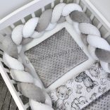 Deluxe Baby 3 részes babaágynemű garnitúra - takaró + párna + fonott rácsvédő - grafitszürke - bébi szafari I.