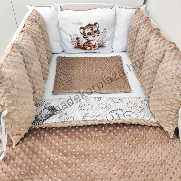 Deluxe Baby babaágynemű garnitúra Extra párnás rácsvédővel - Dreamland Collection - cappuccino - bébi szafari - tigris
