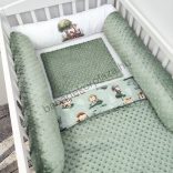 Deluxe Baby babaágynemű garnitúra hengerpárnás rácsvédővel - sötét zsályazöld - szafari kölykök