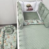 Deluxe Baby babaágynemű garnitúra babafészekkel, Extra párnás rácsvédővel - Dreamland Collection - sötét zsályazöld - szafari kölykök