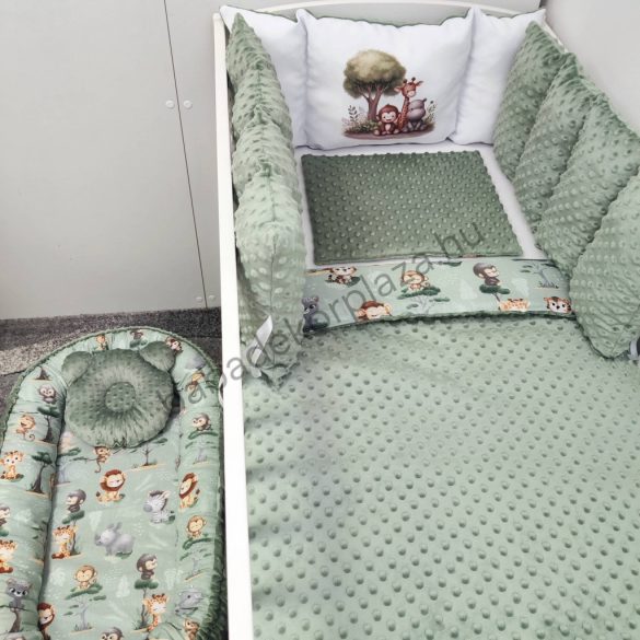 Deluxe Baby babaágynemű garnitúra babafészekkel, Extra párnás rácsvédővel - Dreamland Collection - sötét zsályazöld - szafari kölykök