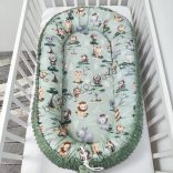 Deluxe Baby többfunkciós babafészek - Minky sötét zsályazöld - szafari kölykök