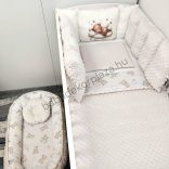 Deluxe Baby babaágynemű garnitúra babafészekkel, Extra párnás rácsvédővel - Dreamland Collection - mogyoró alvó maci