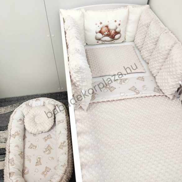 Deluxe Baby babaágynemű garnitúra babafészekkel, Extra párnás rácsvédővel - Dreamland Collection - mogyoró alvó maci