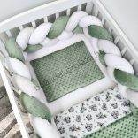 Deluxe Baby 3 részes babaágynemű garnitúra - takaró + párna + fonott rácsvédő - sötét zsályazöld - koalák I.
